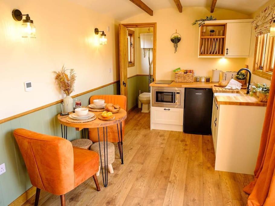 Lintmill Lodges - Heather Shepherds Hut Sorn Exterior photo